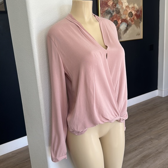 REVEROF women’s salmon pink V-neck draped long sleeve blouse size med - Picture 3 of 8
